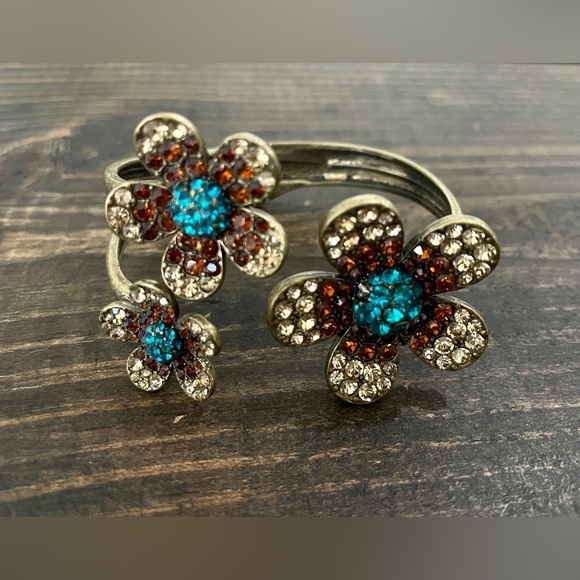 Three flower designs with gems bronze bracelet. - Picture 1 of 4